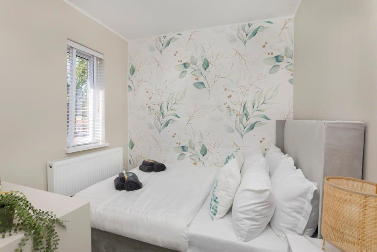 The Dodsworth Modern 4 Bedroom House, Sleeps 8 Йорк Екстериор снимка